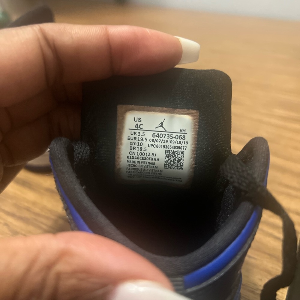 Jordan 1s - Picture 6 of 6